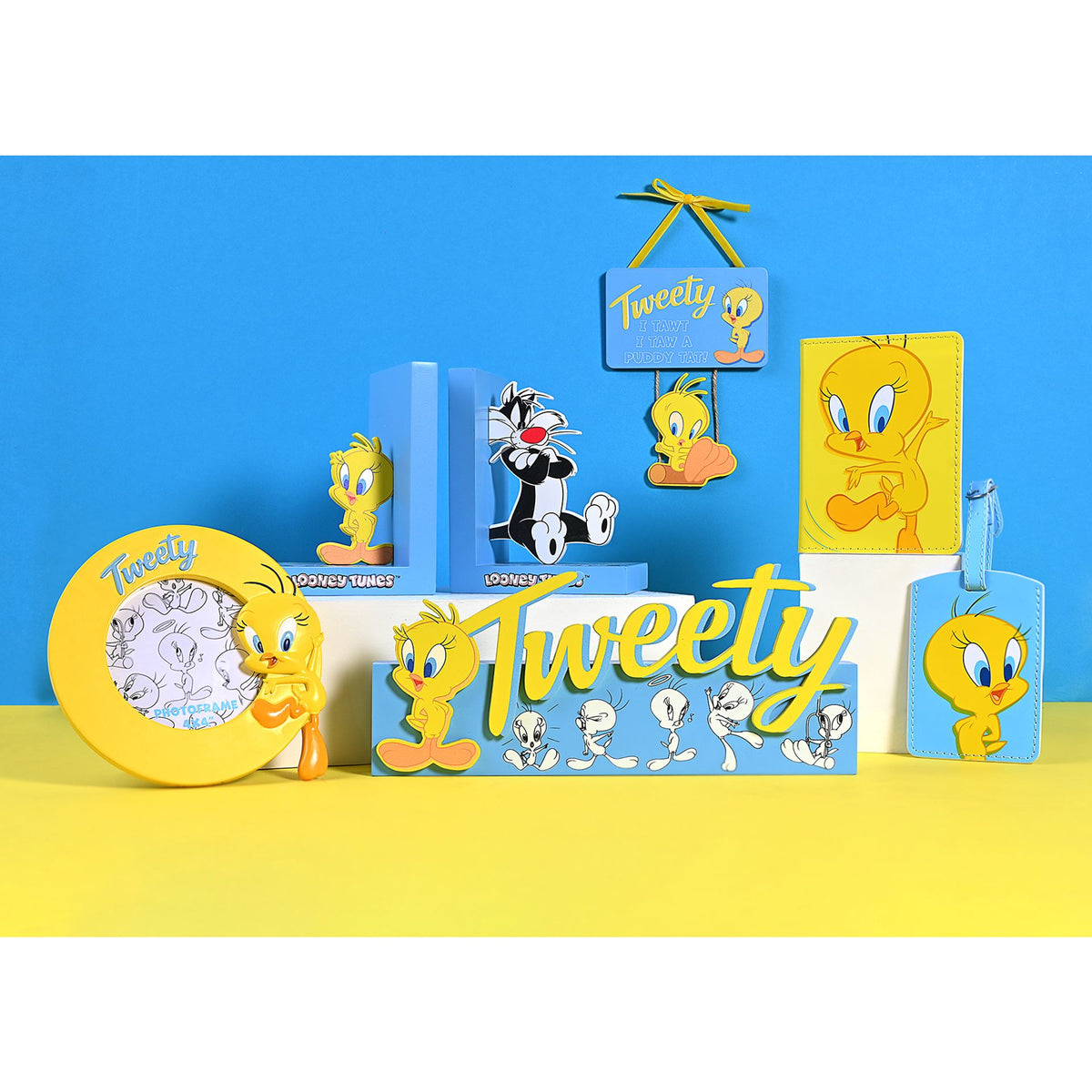 Warner Bros Looney Tunes Tweety Pie MDF Mantel Plaque - 28 x 13cm