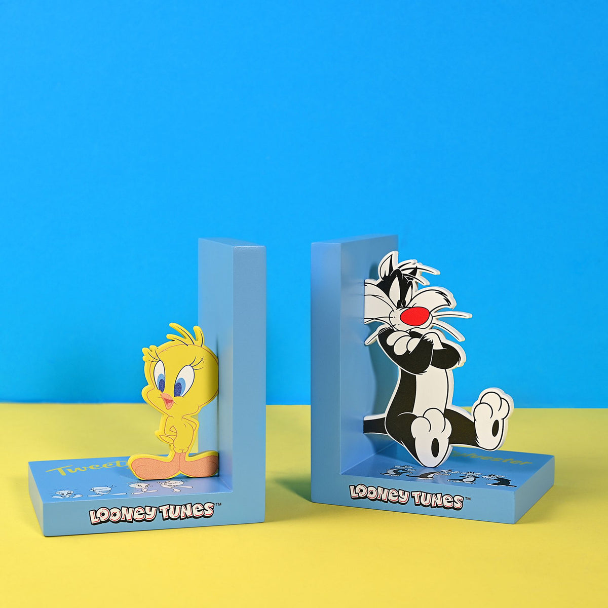 Warner Bros Looney Tunes Tweety And Sylvester Wooden Bookends